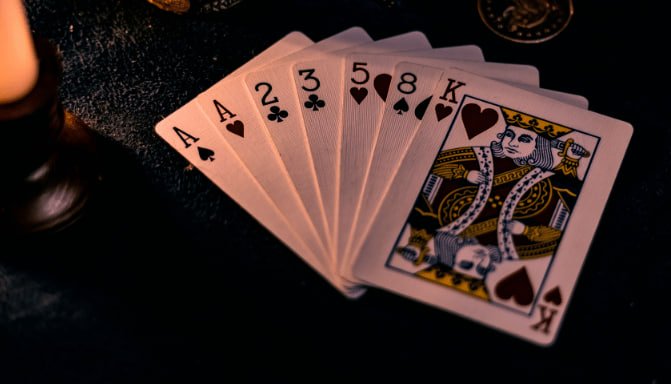 Live Dragon Tiger game table on shiowla link showing betting positions, card layouts, and live dealer feed